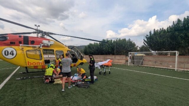Imatge del rescat d'un accident de parapent a Cabó (Bombers)