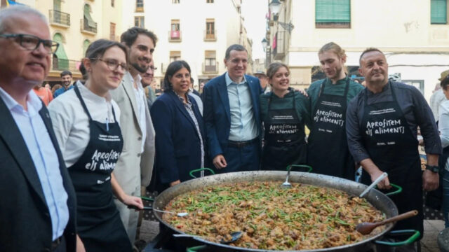 Imatge de participants a la campanya “Aprofitem els aliments” a Cervera (Generalitat de Catalunya)